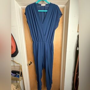 Eight Sixty Women’s Navy Blue Surplice Jumpsuit with Elastic Waist. Size: Small